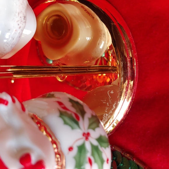 🎅LENOX Santa Claus Salt & Pepper Shaker with Brass Stand - Picture 4 of 10
